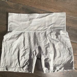 Yummie control shorts size M/L